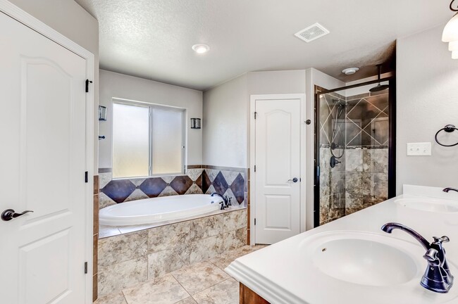 Building Photo - 7026 Chimney Hill Dr