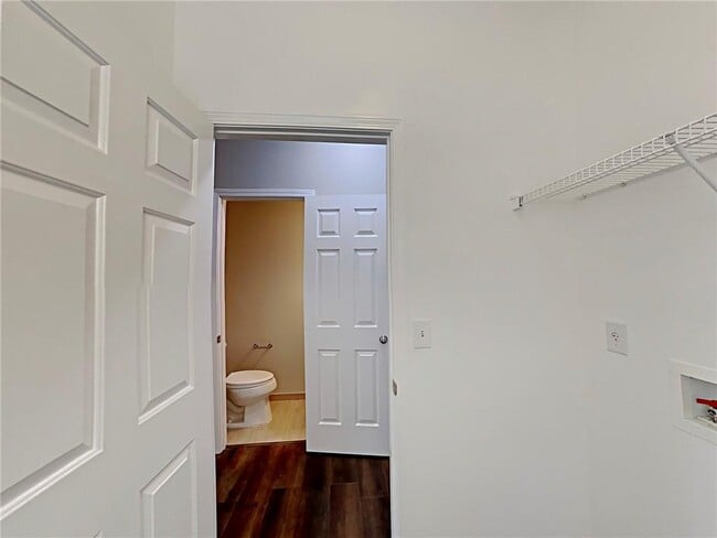 Building Photo - 365 Laurelton Cir