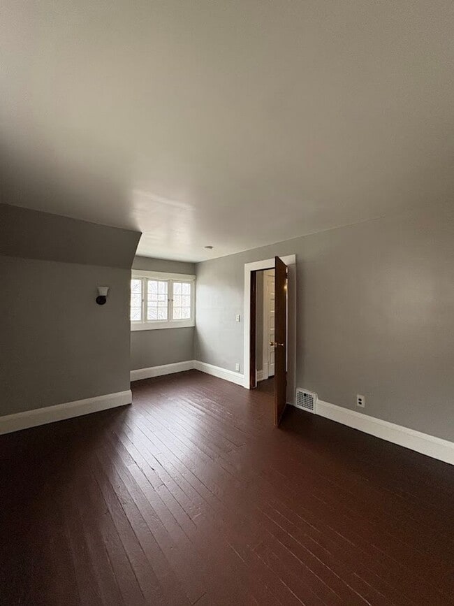 Building Photo - Beautifully finished 3 bedroom home for rent - Akron OH