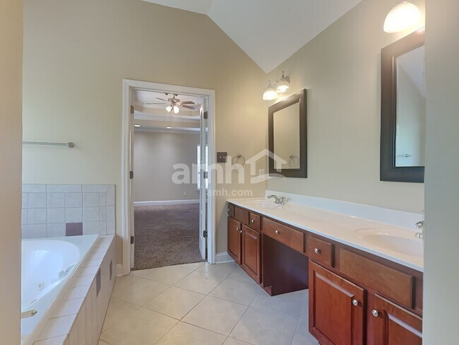 Building Photo - 5217 Trumpet Vine Ln