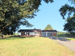 Building Photo - 4143 Devine Rd
