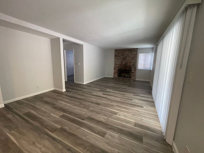 Building Photo - 2700 Bluebell Cir