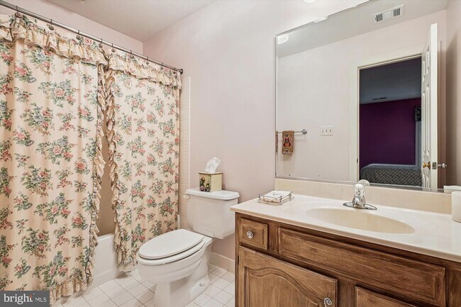 Building Photo - 9454 Newbridge Dr