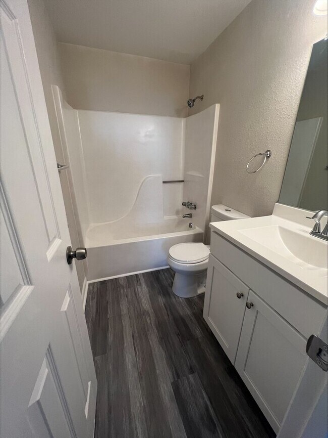 Building Photo - 5677 Landfall Dr