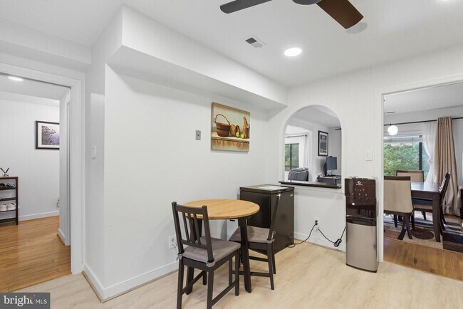 Building Photo - 11430 Strand Dr