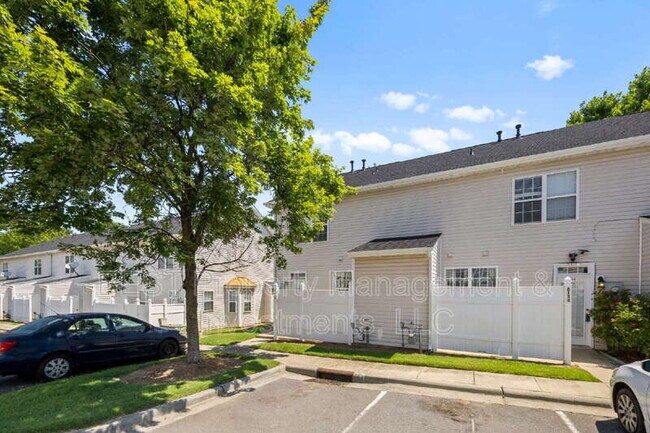 Building Photo - 8130 Kings Creek Dr