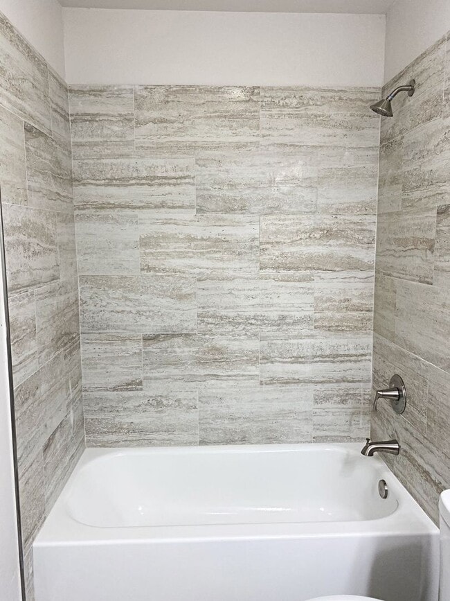 Building Photo - 380 Bower Rd