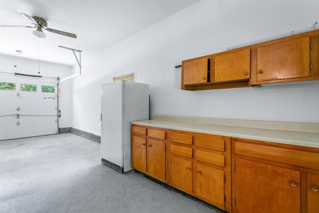 Building Photo - 208 Longhill Rd