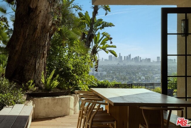 Building Photo - 1427 Kings Rd