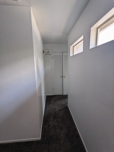 Building Photo - 1118 S Edison St