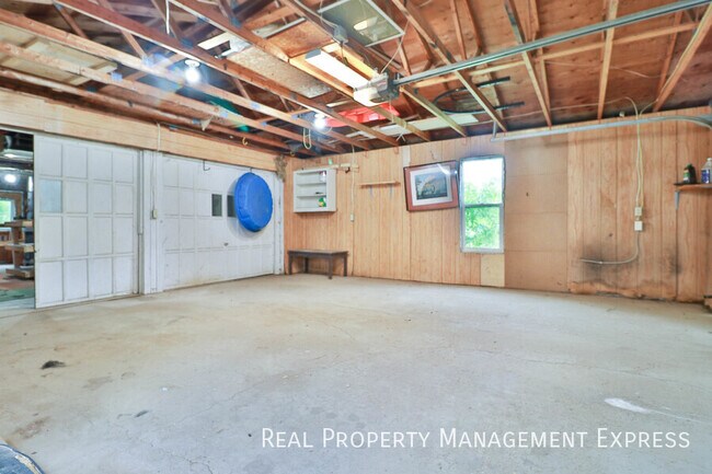 Building Photo - 47704 E 69th St