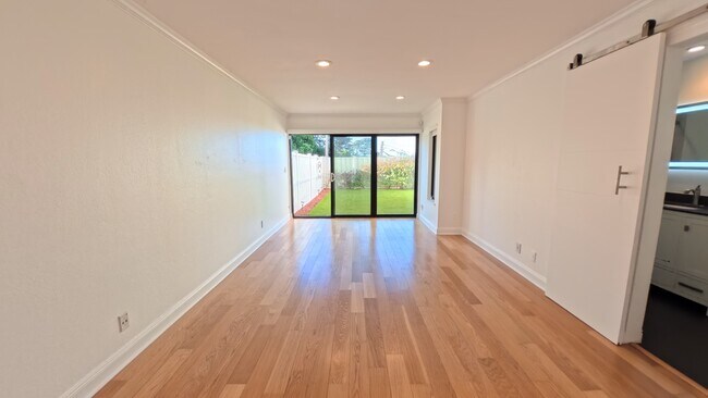 Building Photo - 5003 Diamond Heights Blvd