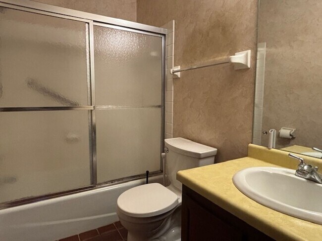 Building Photo - Great 1 BR/1 BA Condo in the Heart of Litt...