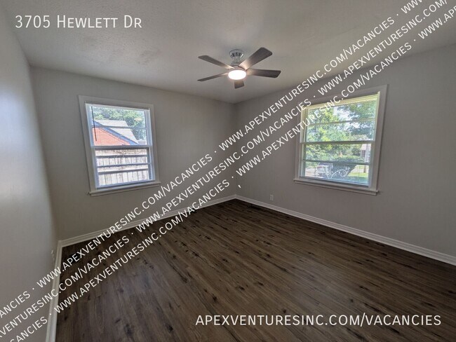 Building Photo - 3705 Hewlett Dr