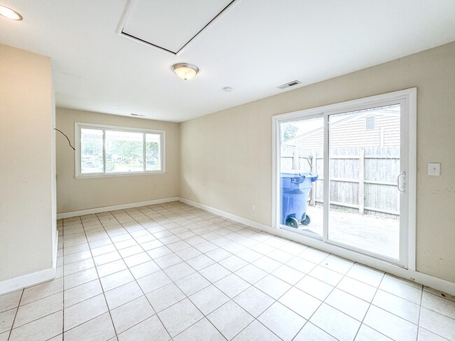 Building Photo - Charming Ranch in Highly Sought-After Grea...