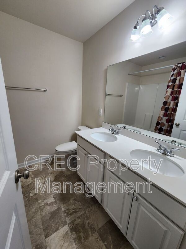 Building Photo - 260 Hyrne Dr