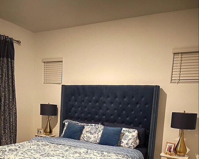 Building Photo - 245 E Scorpio Pl