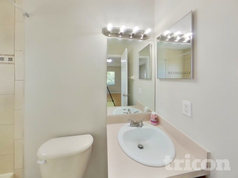 Building Photo - 2305 Cutler Ct