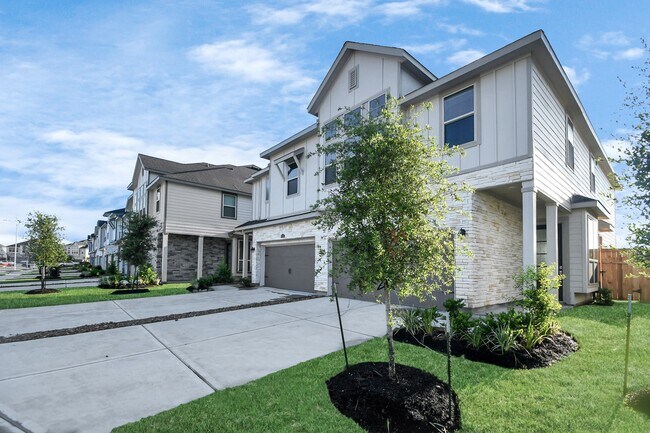 Building Photo - 5535 Holly Hvn Ct