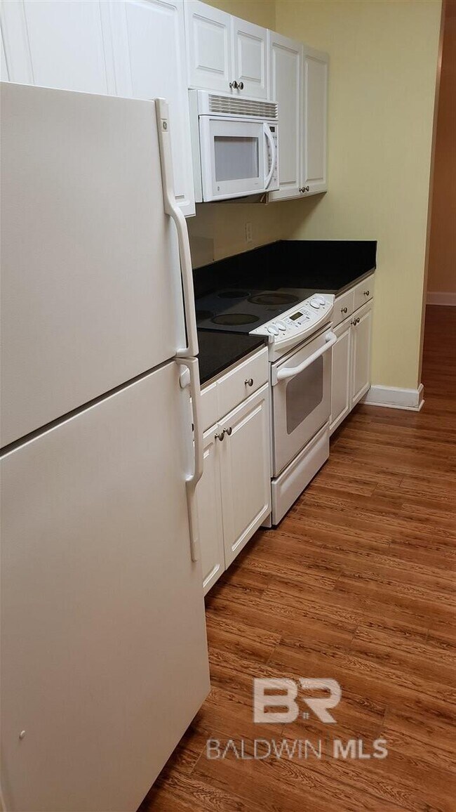 Building Photo - 450 Park Ave