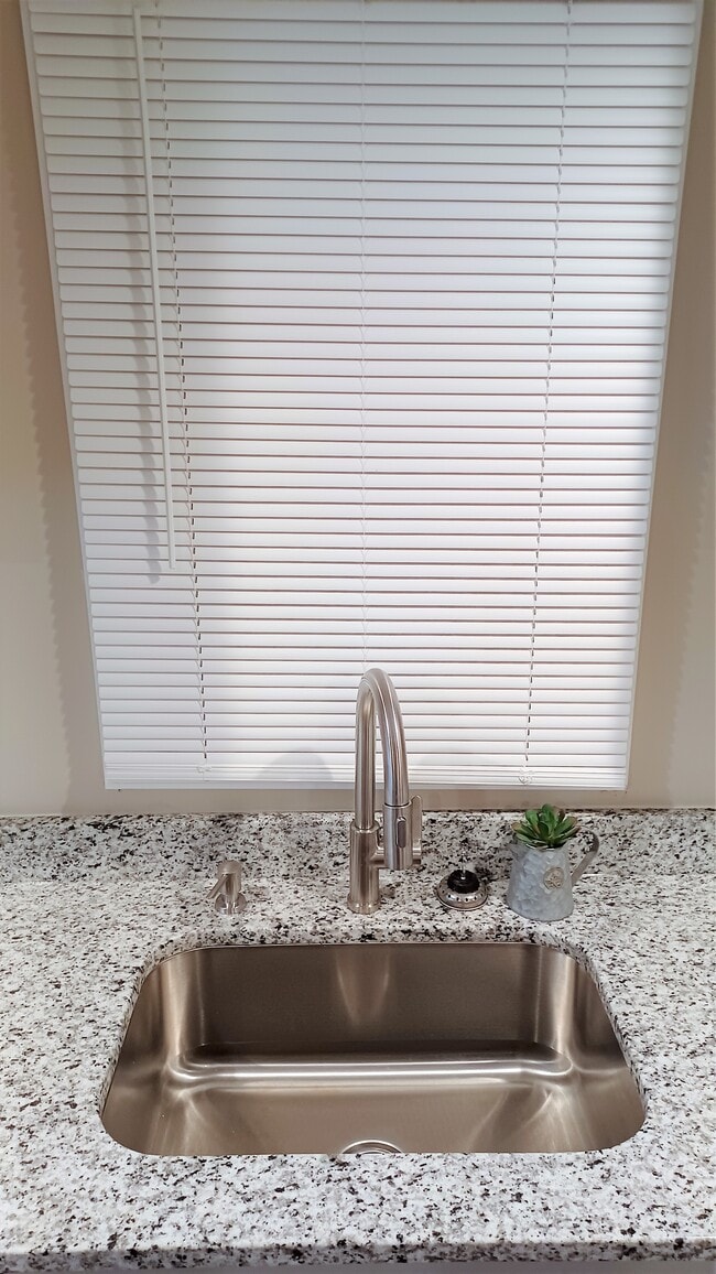 Kitchen - 135 Hamilton Ave