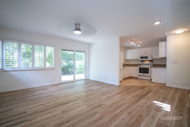 Building Photo - 3 Bed 2.5 Bath Townhome in Woodcreek