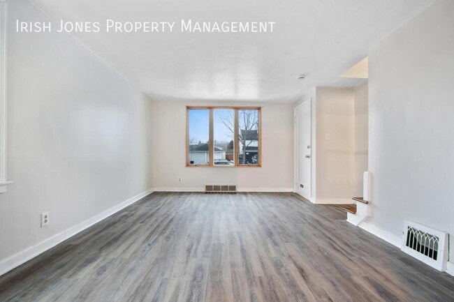 Building Photo - 15 Arbour Ln