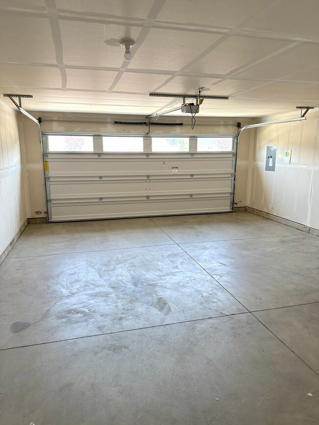 Building Photo - Newer 3-Bedroom in Middleton