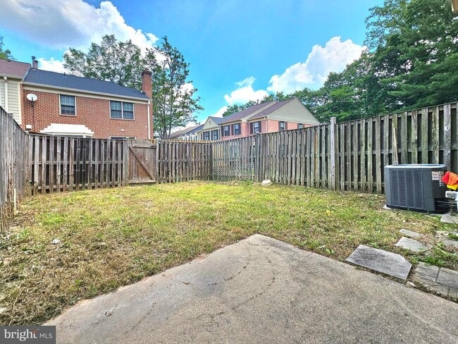 Building Photo - 4719 Gainsborough Dr
