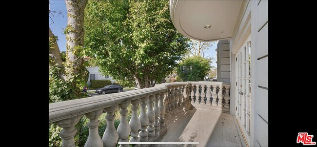 Building Photo - 9848 Vidor Dr