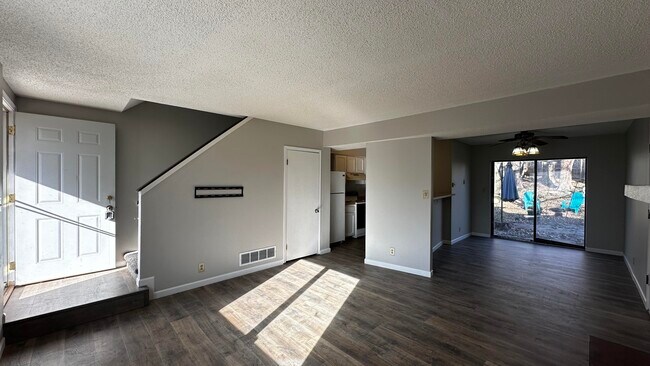Building Photo - 4605 Grandview Ct