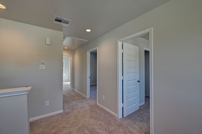 Building Photo - 11857 E Gate Dr