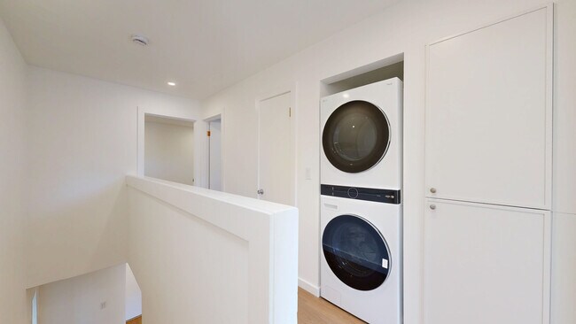 Building Photo - 50 Corte Real