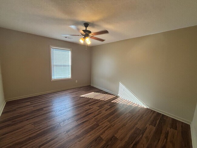 Building Photo - This property blends ample living space and storage with functional amenities.