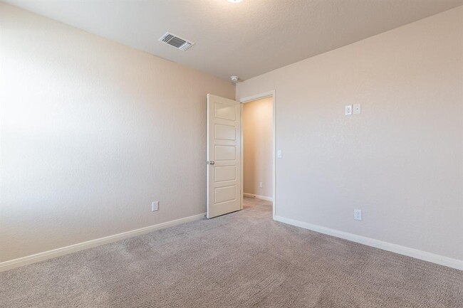Building Photo - 746 Farmers Dell