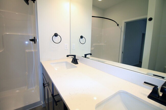 Building Photo - 2206 Rocky Ln