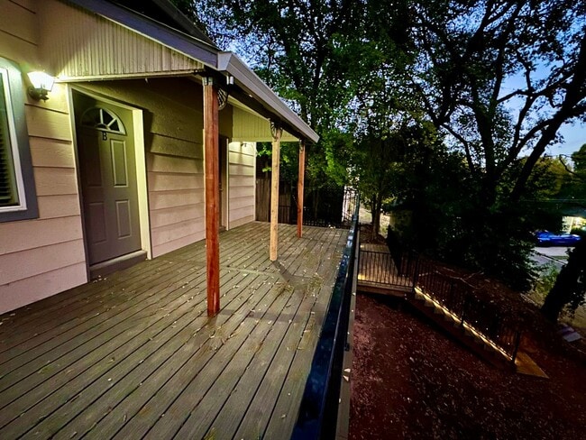 Building Photo - 326 Chamberlain Ave