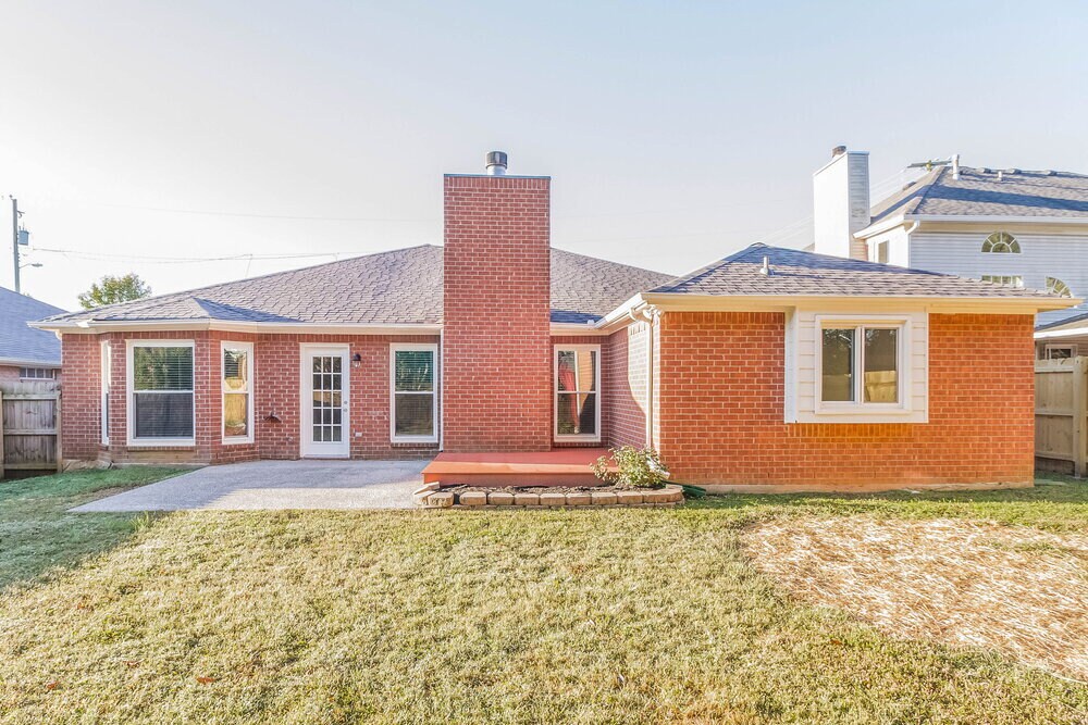 Building Photo - 5033 Singing Hills Dr