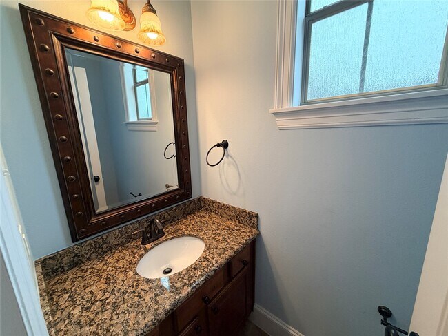 Building Photo - 1007 Kern St