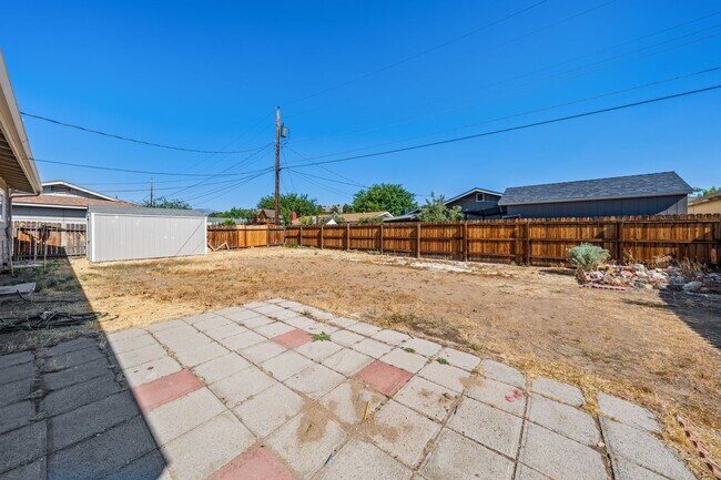 Building Photo - 2565 Pequop St