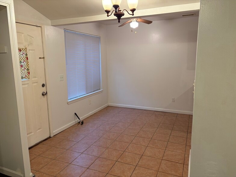 Building Photo - 15541 Frazho Rd