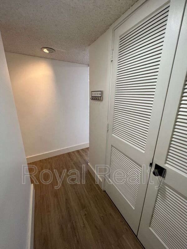 Building Photo - 1621 Dole St
