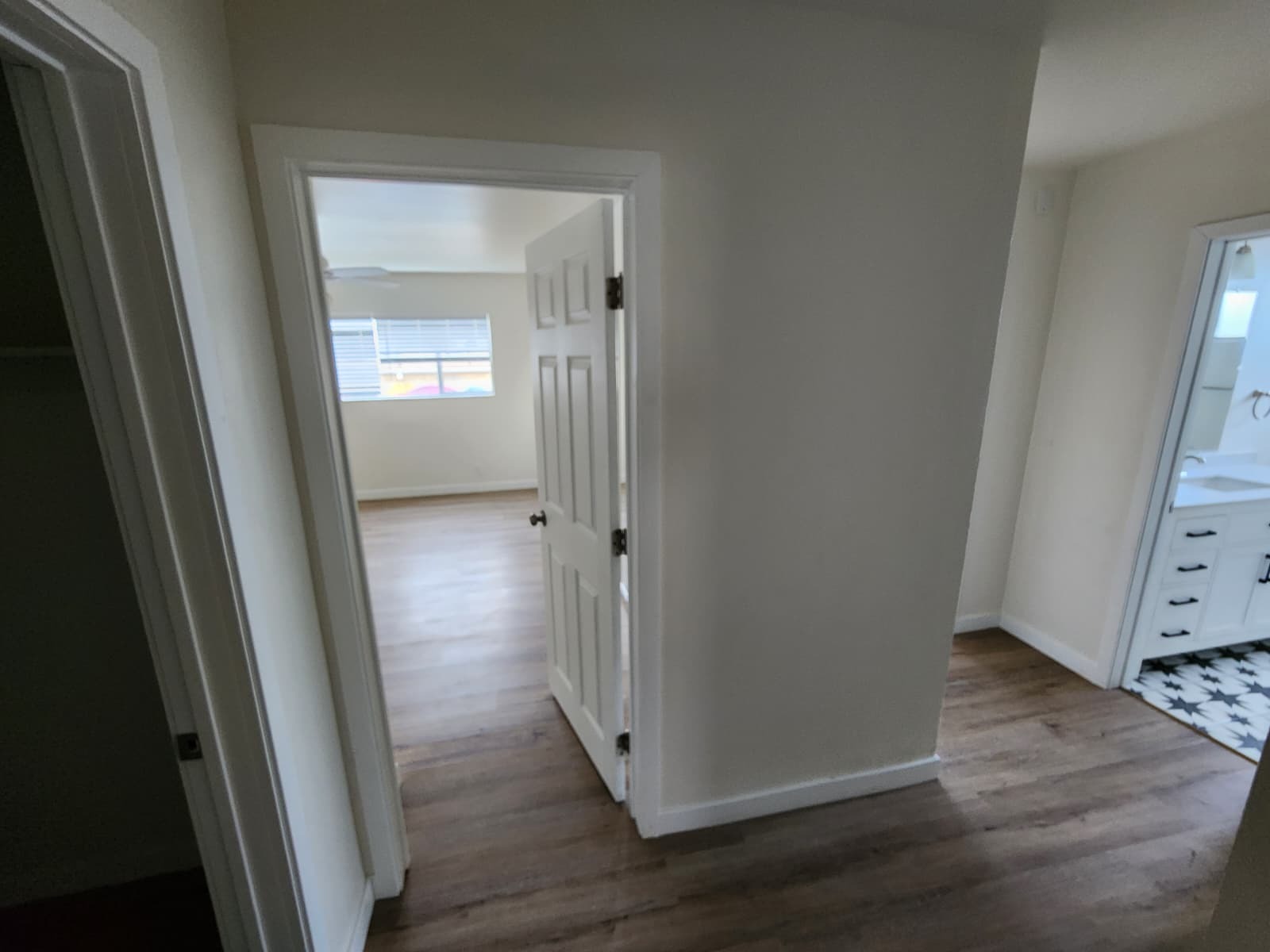 Building Photo - 1414 S Orange Grove Ave