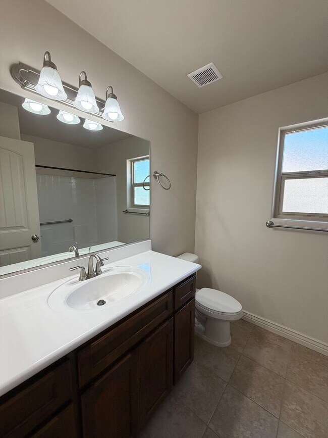 Building Photo - NICE 3 BED BATH WITH SOLAR!