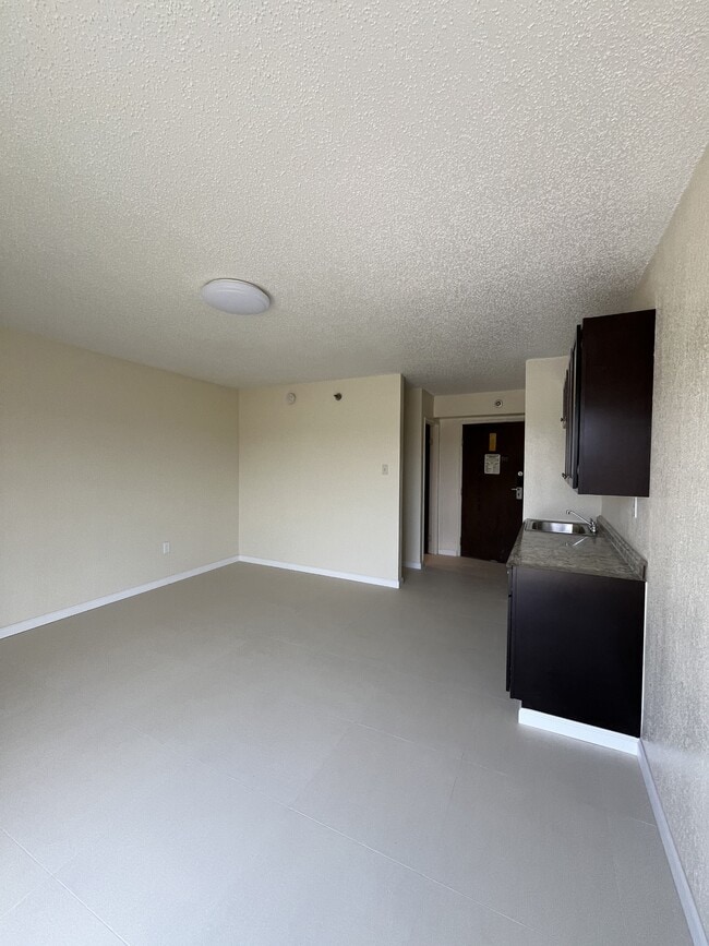 Building Photo - 2705-2715 Cherry Rd