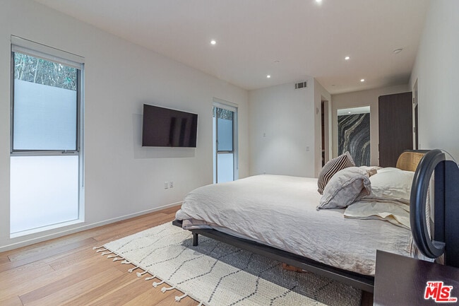 Building Photo - 1030 Kings Rd