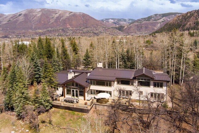 Building Photo - 75 Glen Eagle Dr