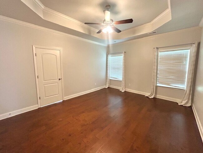 Building Photo - $250 off-MOVE IN SPECIAL!!