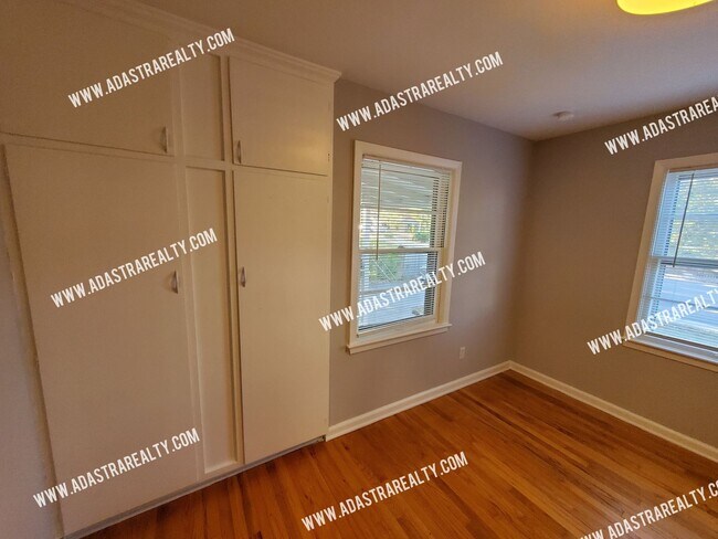 Building Photo - 4825 W 75th St