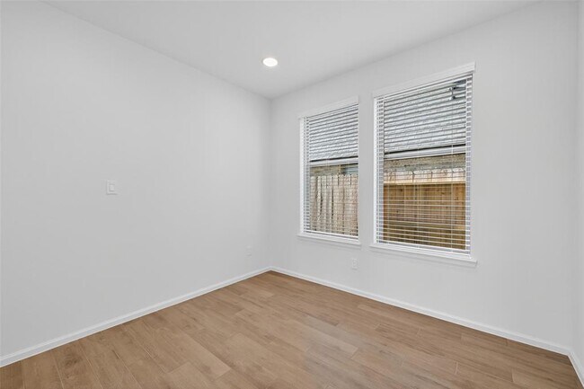 Building Photo - 10730 Aquila Star Dr